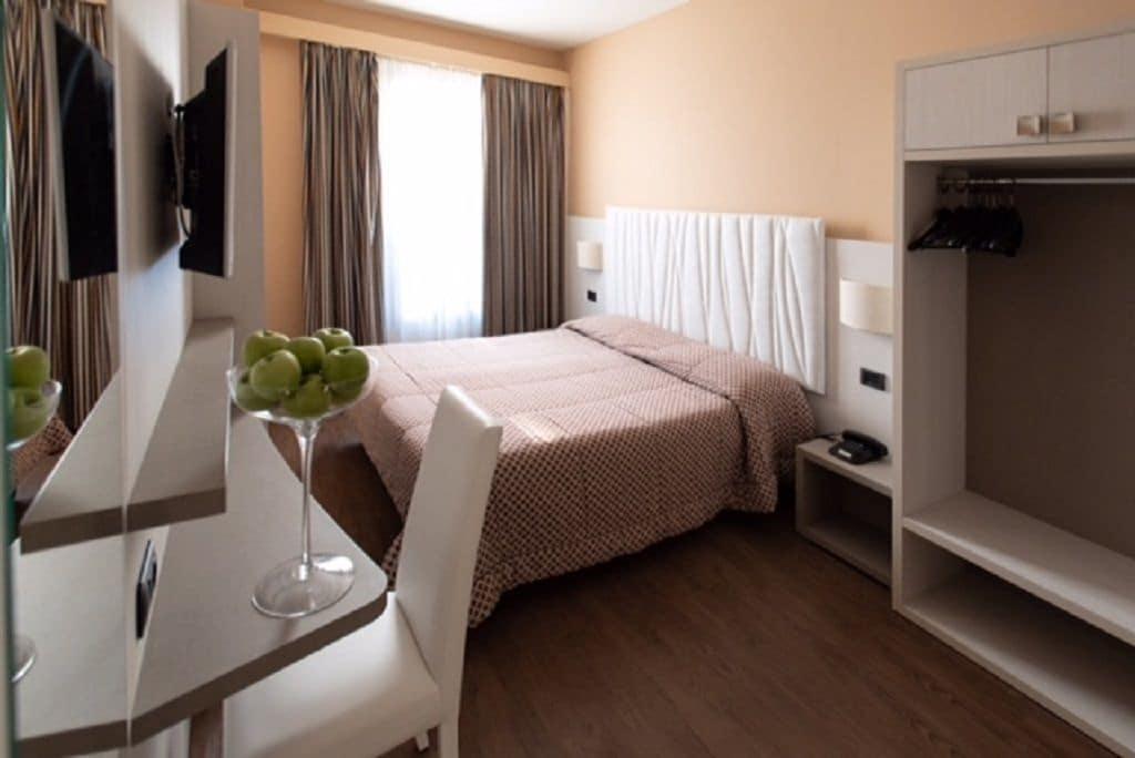 Hotel Enrichetta Desenzano del Garda Eksteriør bilde