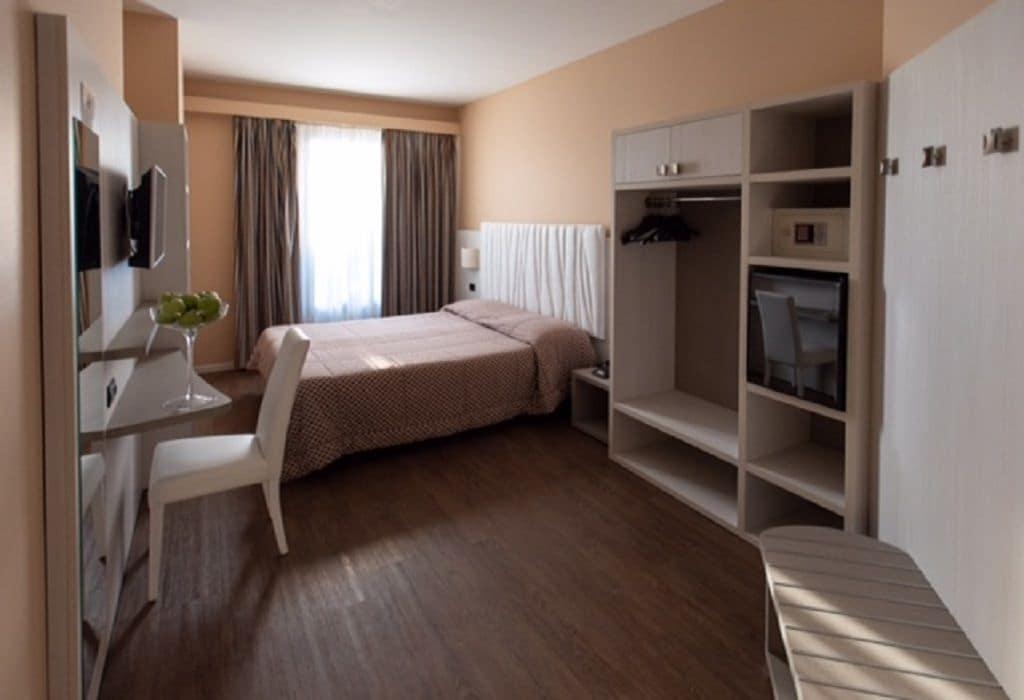 Hotel Enrichetta Desenzano del Garda Eksteriør bilde