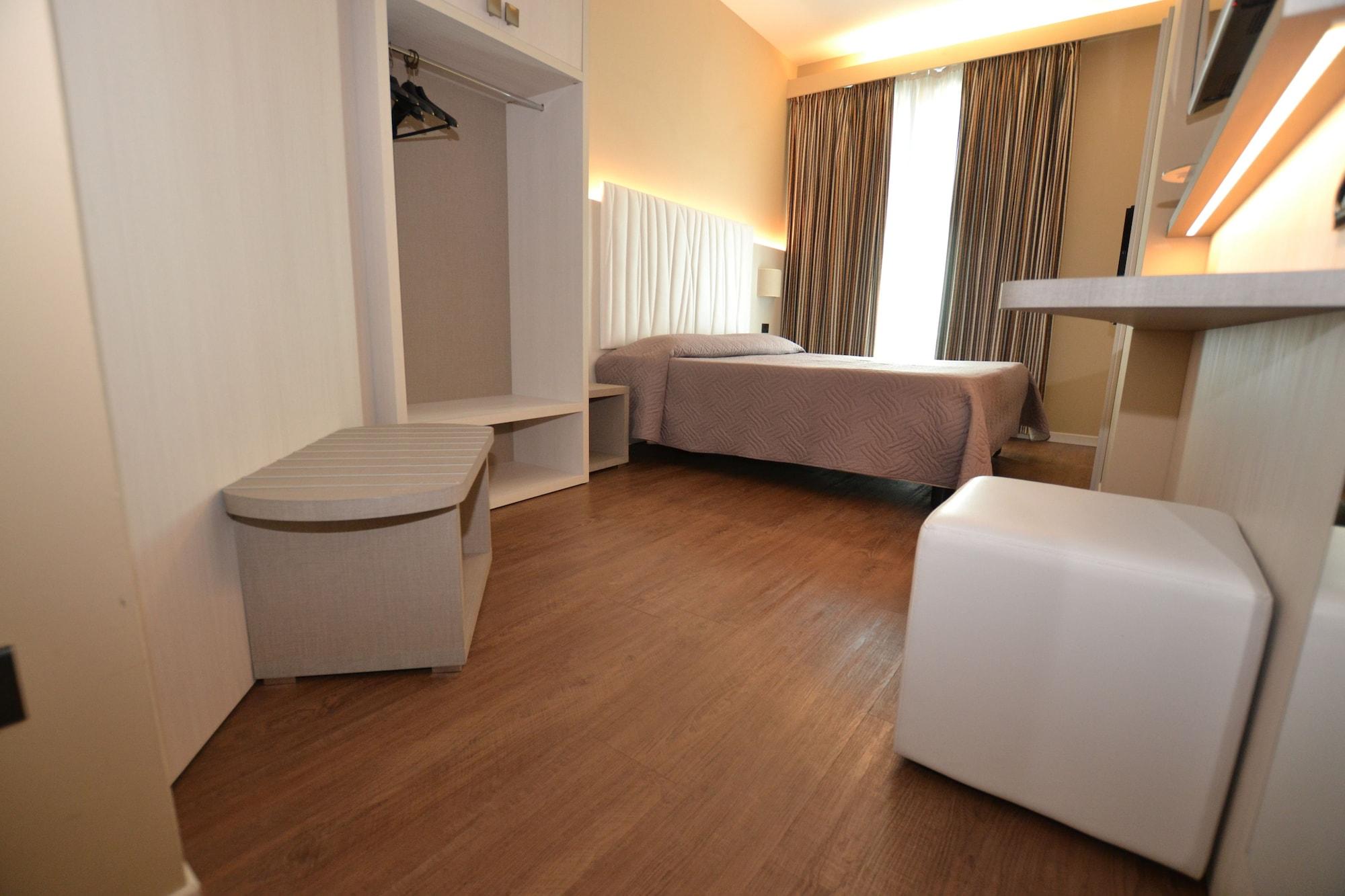Hotel Enrichetta Desenzano del Garda Eksteriør bilde