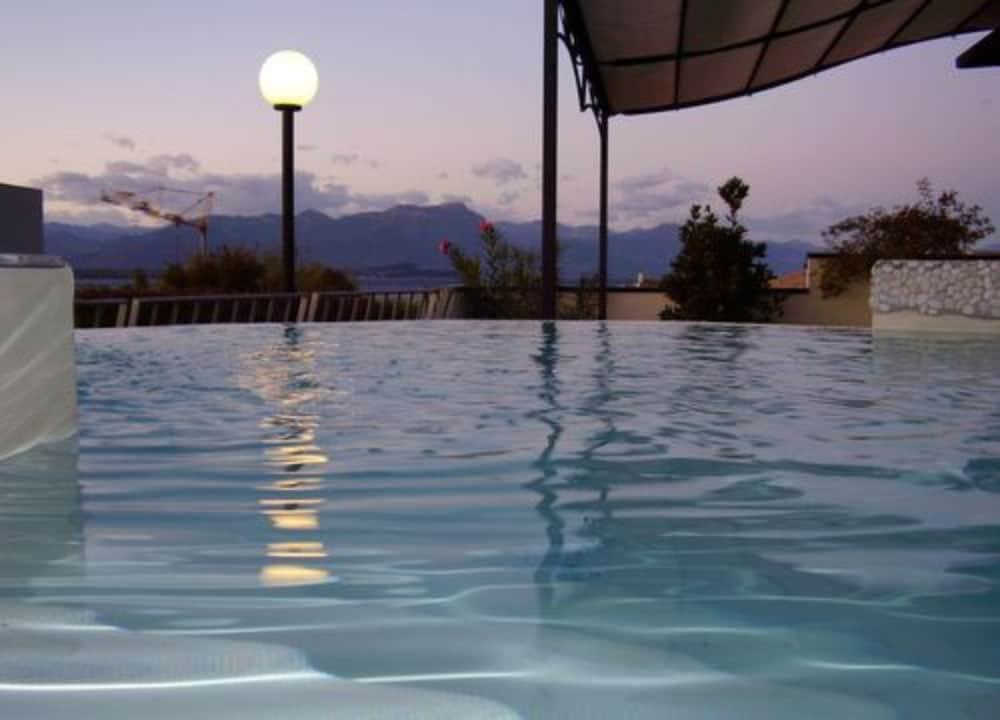 Hotel Enrichetta Desenzano del Garda Eksteriør bilde