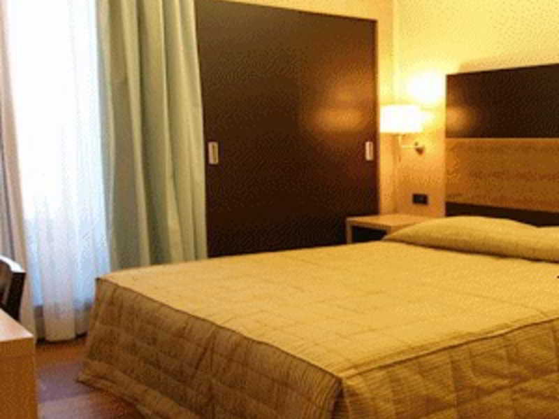 Hotel Enrichetta Desenzano del Garda Rom bilde