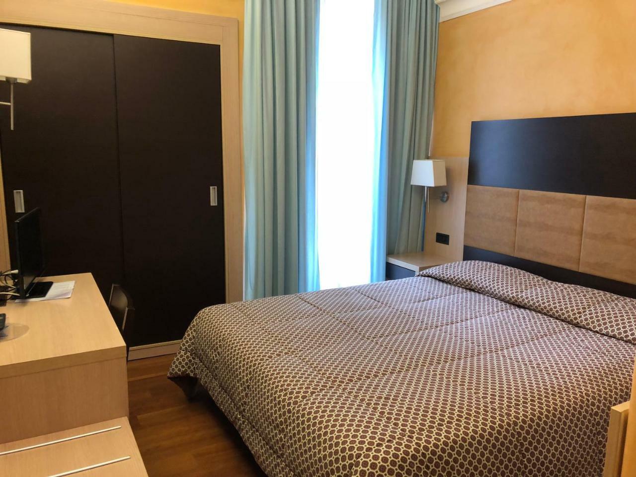 Hotel Enrichetta Desenzano del Garda Eksteriør bilde
