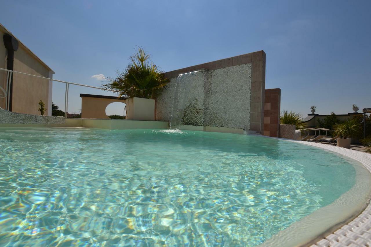 Hotel Enrichetta Desenzano del Garda Eksteriør bilde